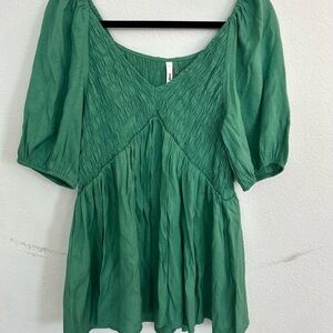 glam Women’s Green Large V Neck Tunic Smocked Top & Short Sleeves

Size L
NWT